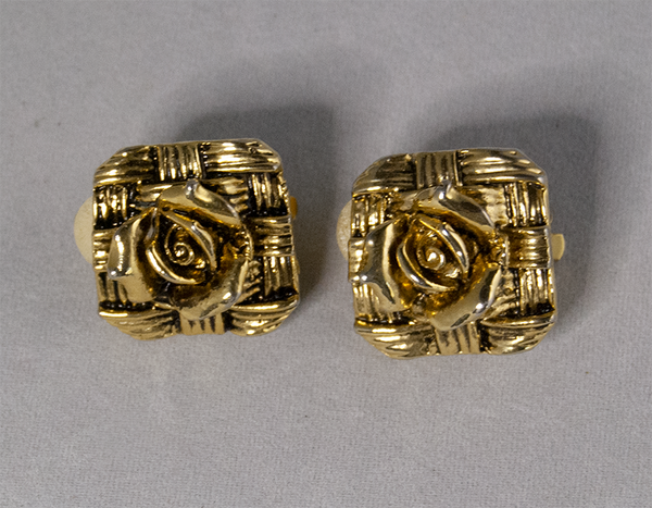 Rose square-shaped clip-on earrings